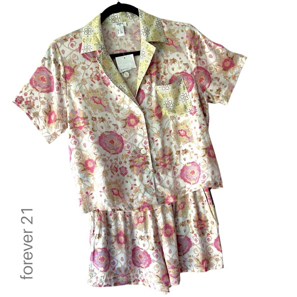 NWT | FOREVER21 FLORAL TWO PIECE PAJAMA SET BUTTON TOP & SHORTS | SMALL